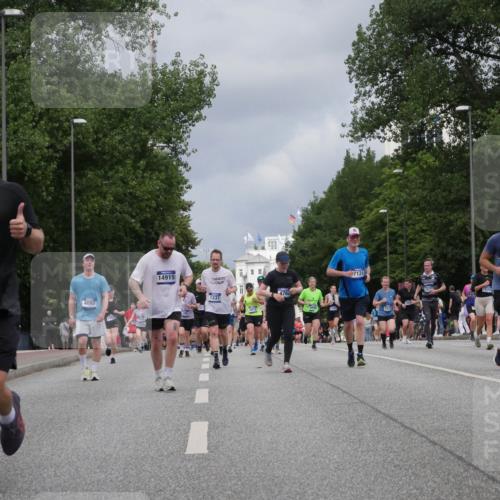 29.06.2025 - hella hamburg halbmarathon Luisa Fischer http://msf.ph/oto/8464271 29.06.2025 10:40:47 Kennedybrücke 17388, 4097, 14915, 476, 1337, 7124, 552, 16300, 2016, 165, 1337, 1799, 2016, 2031, 4442, 4762, 5522, 5523, 7124, 7544, 8499, 8843, 8985, 9288, 10159, 10836 meine-sportfotos.de