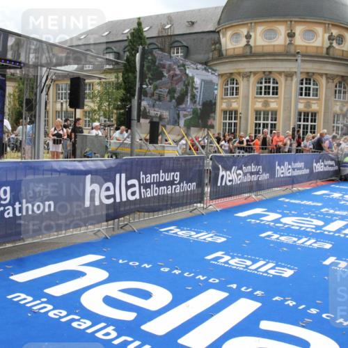 29.06.2025 - hella hamburg halbmarathon Michael Strokosch http://msf.ph/oto/8464285 29.06.2025 10:33:37 Ziel 1053, 2836, 8312, 14975, 15326, 16931, 17191, 18854 meine-sportfotos.de