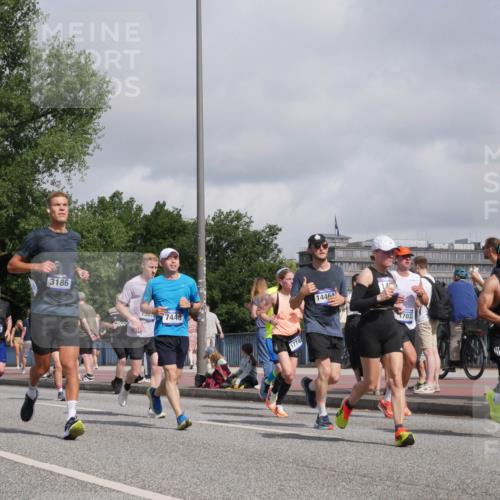 29.06.2025 - hella hamburg halbmarathon Luisa Fischer http://msf.ph/oto/8464316 29.06.2025 09:56:10 Kennedybrücke 9126, 3186, 13075, 7448, 1774, 14464, 17032, 15629, 2890, 3004, 3186, 6071, 6203, 6460, 6575, 6903, 7448, 9126, 9303, 9305, 9633 meine-sportfotos.de