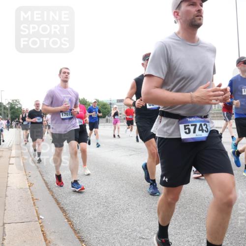 29.06.2025 - hella hamburg halbmarathon Lena Gebhardt http://msf.ph/oto/8464326 29.06.2025 10:32:17 Lombardsbrücke 17073, 987, 17072, 26, 2349, 5743, 14599, 1, 1199, 1311, 1640, 1987, 2349, 2384, 2672, 2943, 3022, 3221, 3239, 3358, 3365, 3653, 3707, 3751, 3752, 3778, 3822, 4314, 4365, 4605, 4857, 4877, 4924, 5156, 5496, 5601, 5658, 5743, 5783, 5871, 5941, 6218, 6228, 6252, 6312, 6315, 6718, 6727, 7135, 7239, 7295, 7344, 7468, 7535, 7570, 7695, 7702, 7789, 7816, 7898, 8124, 8127, 8175, 8303, 8538, 8625, 8787, 8840, 8914, 8993, 9125, 9206, 10002 meine-sportfotos.de