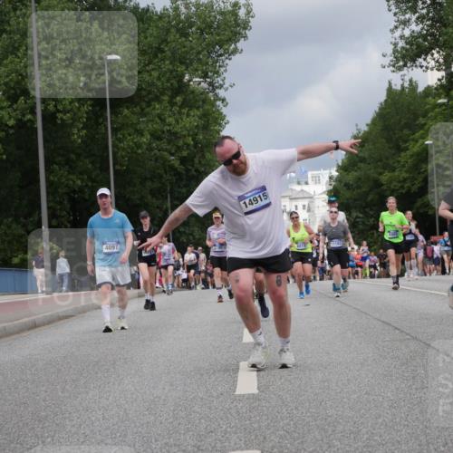 29.06.2025 - hella hamburg halbmarathon Luisa Fischer http://msf.ph/oto/8464333 29.06.2025 10:40:49 Kennedybrücke 4996, 4097, 1, 837, 6190, 14915, 6955, 17389, 8811, 11183, 4762, 7124, 1337, 1799, 2016, 2031, 2853, 4762, 5522, 5523, 7124, 8499, 8811, 8843, 8985, 9288, 10159, 10836 meine-sportfotos.de