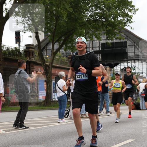 29.06.2025 - hella hamburg halbmarathon Yannick Fuchs http://msf.ph/oto/8464355 29.06.2025 10:57:02 20KM 1114, 1126, 1420, 1427, 1531, 1851, 1881, 2447, 2582, 2683, 2911, 3001, 3182, 3248, 3625, 4389, 4538, 4665, 5058, 5511, 5653, 5708, 5763, 6142, 6311, 6602, 6966, 7453, 8068, 8176, 8478, 8721, 9306, 9554, 9899, 11310, 11402, 12004, 12008, 12571, 12836, 12978, 13739, 13874, 13939, 14677, 14917, 16371, 16420, 16540, 17045, 17096, 17119, 17142, 17818, 17890, 18359, 18452, 18999, 19241 meine-sportfotos.de