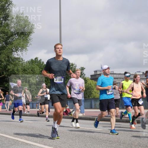 29.06.2025 - hella hamburg halbmarathon Luisa Fischer http://msf.ph/oto/8464362 29.06.2025 09:56:11 Kennedybrücke 155, 14200, 26, 3186, 15879, 7448, 1774, 14464, 2890, 3004, 3186, 6071, 6203, 6282, 6575, 6903, 7448, 7480, 7734, 9126, 9633 meine-sportfotos.de