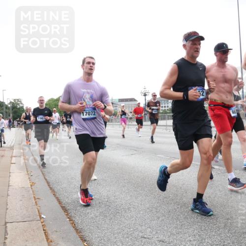 29.06.2025 - hella hamburg halbmarathon Lena Gebhardt http://msf.ph/oto/8464363 29.06.2025 10:32:17 Lombardsbrücke 17073, 1987, 17072, 52, 1048, 46, 1199, 1311, 1640, 1987, 2349, 2384, 2672, 2943, 3022, 3221, 3239, 3358, 3365, 3653, 3707, 3751, 3752, 3778, 3822, 4314, 4365, 4605, 4857, 4877, 4924, 5156, 5496, 5601, 5658, 5743, 5783, 5871, 5941, 6218, 6228, 6252, 6312, 6315, 6718, 6727, 7135, 7239, 7295, 7344, 7468, 7535, 7570, 7695, 7702, 7789, 7816, 7898, 8124, 8127, 8175, 8303, 8538, 8625, 8787, 8840, 8914, 8993, 9125, 9206, 10002 meine-sportfotos.de