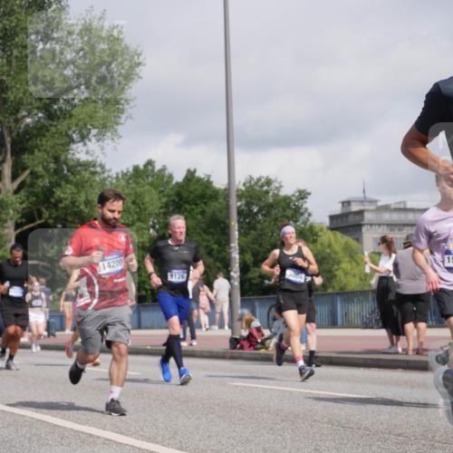 29.06.2025 - hella hamburg halbmarathon Luisa Fischer http://msf.ph/oto/8464390 29.06.2025 09:56:12 Kennedybrücke 14200, 9126, 158, 3186, 2890, 3004, 3186, 6071, 6282, 6575, 6903, 7448, 7480, 7734, 9126, 9633 meine-sportfotos.de