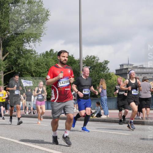 29.06.2025 - hella hamburg halbmarathon Luisa Fischer http://msf.ph/oto/8464399 29.06.2025 09:56:12 Kennedybrücke 15851, 13450, 1551, 1905, 6903, 14200, 9126, 3004, 2890, 3004, 3186, 6071, 6282, 6575, 6903, 7448, 7480, 7734, 9126, 9633 meine-sportfotos.de