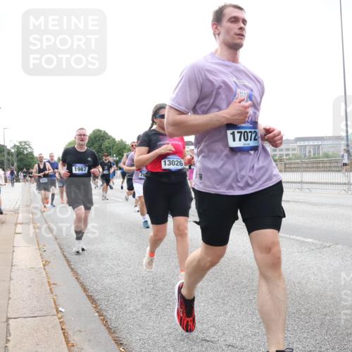 29.06.2025 - hella hamburg halbmarathon Lena Gebhardt http://msf.ph/oto/8464401 29.06.2025 10:32:18 Lombardsbrücke 3022, 17072, 14105, 1987, 13026, 1199, 1311, 1640, 1987, 2349, 2384, 2672, 2943, 3022, 3221, 3239, 3358, 3365, 3653, 3707, 3751, 3752, 3778, 3822, 4314, 4365, 4605, 4857, 4877, 4924, 5156, 5496, 5601, 5658, 5743, 5783, 5871, 5941, 6218, 6228, 6252, 6312, 6315, 6718, 6727, 7135, 7239, 7295, 7344, 7468, 7535, 7570, 7695, 7702, 7789, 7816, 7898, 8124, 8127, 8175, 8303, 8538, 8625, 8787, 8840, 8914, 8993, 9125, 9206, 10002 meine-sportfotos.de
