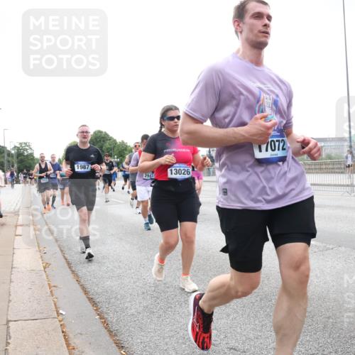 29.06.2025 - hella hamburg halbmarathon Lena Gebhardt http://msf.ph/oto/8464435 29.06.2025 10:32:18 Lombardsbrücke 1987, 2943, 13026, 17072, 14105, 1199, 1311, 1640, 1987, 2349, 2384, 2672, 2943, 3022, 3221, 3239, 3358, 3365, 3653, 3707, 3751, 3752, 3778, 3822, 4314, 4365, 4605, 4857, 4877, 4924, 5156, 5496, 5601, 5658, 5743, 5783, 5871, 5941, 6218, 6228, 6252, 6312, 6315, 6718, 6727, 7135, 7239, 7295, 7344, 7468, 7535, 7570, 7695, 7702, 7789, 7816, 7898, 8124, 8127, 8175, 8303, 8538, 8625, 8787, 8840, 8914, 8993, 9125, 9206, 10002 meine-sportfotos.de