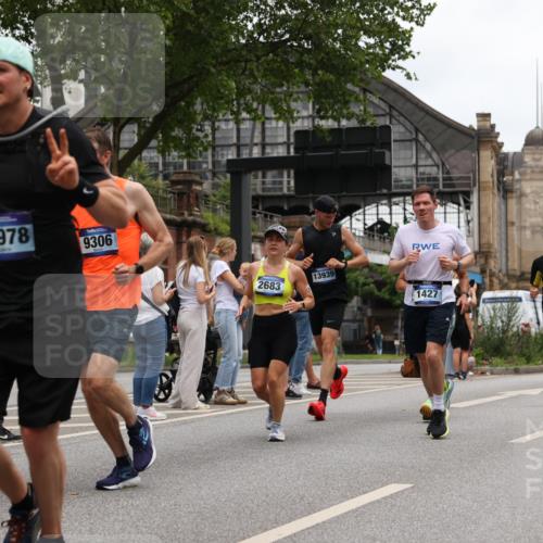 29.06.2025 - hella hamburg halbmarathon Yannick Fuchs http://msf.ph/oto/8464481 29.06.2025 10:57:03 20KM 1114, 1126, 1420, 1427, 1531, 1851, 1881, 2447, 2582, 2683, 2911, 3001, 3182, 3248, 3625, 4389, 4538, 4665, 5058, 5511, 5653, 5708, 5763, 6142, 6966, 7453, 8068, 8176, 8469, 8478, 8721, 9306, 9554, 9899, 11310, 11402, 12004, 12008, 12571, 12836, 12978, 13739, 13874, 13939, 14677, 14917, 16371, 16420, 16540, 17045, 17119, 17142, 17818, 17890, 18359, 18452, 18999, 19241 meine-sportfotos.de
