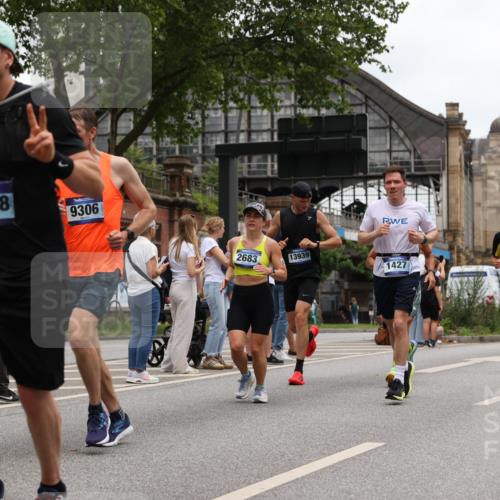 29.06.2025 - hella hamburg halbmarathon Yannick Fuchs http://msf.ph/oto/8464501 29.06.2025 10:57:03 20KM 1114, 1126, 1420, 1427, 1531, 1851, 1881, 2447, 2582, 2683, 2911, 3001, 3182, 3248, 3625, 4389, 4538, 4665, 5058, 5511, 5653, 5708, 5763, 6142, 6966, 7453, 8068, 8176, 8469, 8478, 8721, 9306, 9554, 9899, 11310, 11402, 12004, 12008, 12571, 12836, 12978, 13739, 13874, 13939, 14677, 14917, 16371, 16420, 16540, 17045, 17119, 17142, 17818, 17890, 18359, 18452, 18999, 19241 meine-sportfotos.de