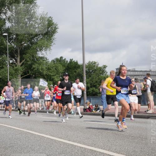 29.06.2025 - hella hamburg halbmarathon Luisa Fischer http://msf.ph/oto/8464508 29.06.2025 09:56:16 Kennedybrücke 19, 11283, 2890, 7734, 9633, 6575, 15851, 18638, 2890, 3004, 4949, 5460, 6282, 6388, 6575, 6903, 7167, 7480, 7734, 9030, 9043, 9126, 9200, 9633, 9723 meine-sportfotos.de