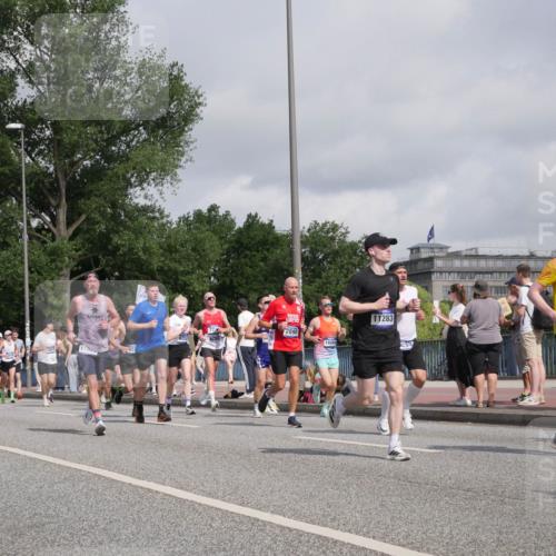 29.06.2025 - hella hamburg halbmarathon Luisa Fischer http://msf.ph/oto/8464542 29.06.2025 09:56:17 Kennedybrücke 110, 657, 10700, 2890, 16084, 11283, 13450, 2890, 2937, 3414, 4949, 5460, 6282, 6388, 6575, 6903, 7167, 7480, 7734, 9030, 9043, 9200, 9633, 9723, 9965 meine-sportfotos.de