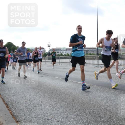 29.06.2025 - hella hamburg halbmarathon Lena Gebhardt http://msf.ph/oto/8464572 29.06.2025 09:55:05 Lombardsbrücke 13666, 1031, 1333, 16086, 15871, 17499, 1653, 9931, 1200, 1683, 1696, 1817, 1942, 2207, 2222, 2274, 2287, 2367, 2411, 2592, 2596, 2816, 2955, 3208, 3209, 3258, 3435, 3747, 4093, 4121, 4189, 4832, 5102, 5399, 5447, 5638, 5705, 5884, 6027, 6158, 6290, 6389, 6662, 6723, 6836, 6923, 6938, 6978, 6991, 7052, 7335, 7659, 7908, 8117, 8371, 8437, 8482, 8487, 8657, 8693, 8889, 8916, 8981, 9031, 9038, 9051, 9093, 9159, 9476, 9661, 9710, 9869, 9924, 9931, 11333 meine-sportfotos.de