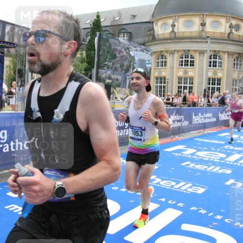 29.06.2025 - hella hamburg halbmarathon Michael Strokosch http://msf.ph/oto/8464591 29.06.2025 10:33:42 Ziel 1053, 1396, 2836, 8312, 12595, 14975, 16755, 17191 meine-sportfotos.de