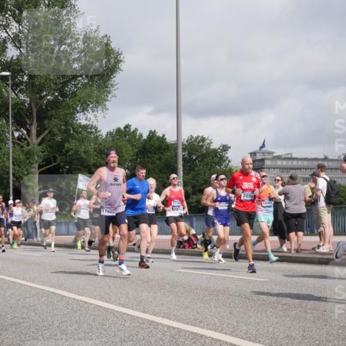 29.06.2025 - hella hamburg halbmarathon Luisa Fischer http://msf.ph/oto/8464594 29.06.2025 09:56:18 Kennedybrücke 9626, 19, 2890, 16084, 7734, 14262, 1100, 6282, 11283, 2890, 2937, 3414, 4949, 5362, 5460, 6282, 6388, 6575, 6903, 7167, 7480, 7734, 9030, 9043, 9200, 9633, 9723, 9965 meine-sportfotos.de