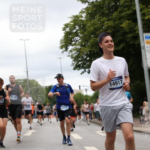 29.06.2025 - hella hamburg halbmarathon Yannick Fuchs http://msf.ph/oto/8464724 29.06.2025 10:57:05 20KM 1126, 1420, 1427, 1531, 1881, 2447, 2582, 2683, 2911, 3182, 3248, 3625, 4389, 4538, 4665, 5058, 5511, 5653, 5708, 5763, 6142, 6966, 7453, 8068, 8176, 8469, 8478, 8721, 9306, 9554, 9899, 11310, 11402, 12004, 12571, 12836, 12978, 13739, 13874, 13939, 14677, 14917, 15137, 16371, 16420, 16478, 16540, 17045, 17119, 17818, 17890, 18359, 18452, 18999, 19241 meine-sportfotos.de