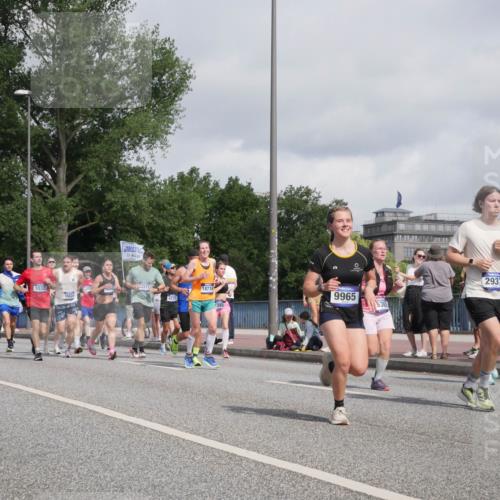 29.06.2025 - hella hamburg halbmarathon Luisa Fischer http://msf.ph/oto/8464761 29.06.2025 09:56:27 Kennedybrücke 1905, 5532, 12271, 16624, 4235, 18718, 7385, 9965, 2937, 1466, 2270, 2516, 2937, 3414, 3852, 4140, 4235, 4247, 4949, 5115, 5362, 5460, 5528, 5532, 5650, 6388, 7167, 7385, 8023, 9030, 9043, 9723, 9965, 10792 meine-sportfotos.de