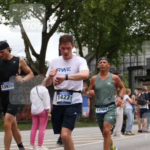 29.06.2025 - hella hamburg halbmarathon Yannick Fuchs http://msf.ph/oto/8464764 29.06.2025 10:57:05 20KM 1126, 1420, 1427, 1531, 1881, 2447, 2582, 2683, 2911, 3182, 3248, 3625, 4389, 4538, 4665, 5058, 5511, 5653, 5708, 5763, 6142, 6966, 7453, 8068, 8176, 8469, 8478, 8721, 9306, 9554, 9899, 11310, 11402, 12004, 12571, 12836, 12978, 13739, 13874, 13939, 14677, 14917, 15137, 16371, 16420, 16478, 16540, 17045, 17119, 17818, 17890, 18359, 18452, 18999, 19241 meine-sportfotos.de