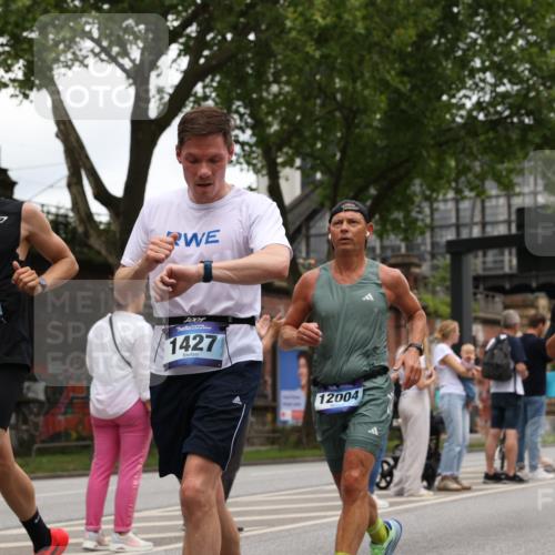 29.06.2025 - hella hamburg halbmarathon Yannick Fuchs http://msf.ph/oto/8464774 29.06.2025 10:57:05 20KM 1126, 1420, 1427, 1531, 1881, 2447, 2582, 2683, 2911, 3182, 3248, 3625, 4389, 4538, 4665, 5058, 5511, 5653, 5708, 5763, 6142, 6966, 7453, 8068, 8176, 8469, 8478, 8721, 9306, 9554, 9899, 11310, 11402, 12004, 12571, 12836, 12978, 13739, 13874, 13939, 14677, 14917, 15137, 16371, 16420, 16478, 16540, 17045, 17119, 17818, 17890, 18359, 18452, 18999, 19241 meine-sportfotos.de