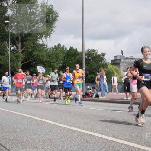 29.06.2025 - hella hamburg halbmarathon Luisa Fischer http://msf.ph/oto/8464782 29.06.2025 09:56:27 Kennedybrücke 1905, 2271, 18718, 1466, 5532, 4247, 2270, 5650, 4235, 1647, 9965, 1466, 2270, 2516, 2937, 3414, 3852, 4140, 4235, 4247, 4949, 5115, 5362, 5460, 5528, 5532, 5650, 6388, 7167, 7385, 8023, 9030, 9043, 9723, 9965, 10792 meine-sportfotos.de