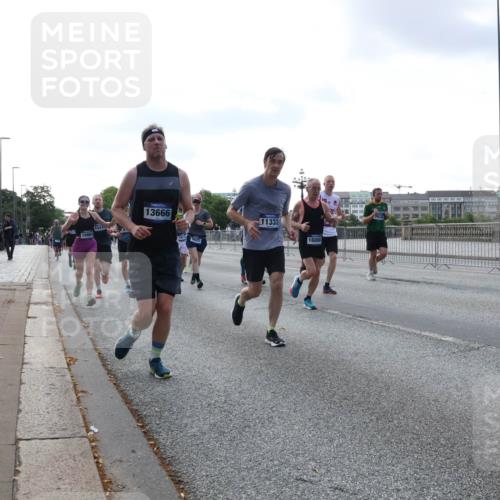 29.06.2025 - hella hamburg halbmarathon Lena Gebhardt http://msf.ph/oto/8464785 29.06.2025 09:55:06 Lombardsbrücke 10868, 1543, 6, 13666, 11333, 16086, 1200, 1683, 1696, 1817, 2207, 2222, 2274, 2287, 2367, 2411, 2592, 2596, 2816, 2955, 3208, 3209, 3258, 3435, 3747, 4093, 4121, 4189, 4832, 5102, 5399, 5447, 5638, 5705, 5884, 6027, 6158, 6290, 6389, 6662, 6723, 6836, 6923, 6938, 6978, 6991, 7052, 7335, 7659, 7908, 8117, 8371, 8437, 8482, 8487, 8657, 8693, 8889, 8916, 8981, 9031, 9038, 9051, 9093, 9159, 9476, 9661, 9710, 9869, 9924, 9931, 11333 meine-sportfotos.de