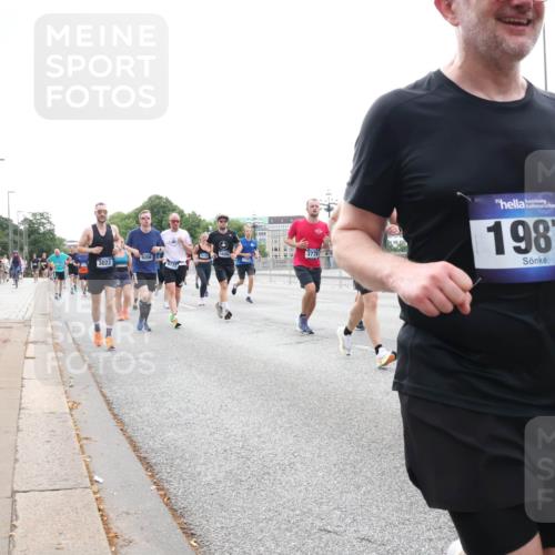 29.06.2025 - hella hamburg halbmarathon Lena Gebhardt http://msf.ph/oto/8464809 29.06.2025 10:32:20 Lombardsbrücke 9206, 3022, 3778, 1987, 1199, 1311, 1640, 1987, 2349, 2384, 2672, 2943, 3022, 3221, 3239, 3358, 3365, 3653, 3670, 3707, 3752, 3778, 3822, 4314, 4365, 4605, 4857, 4924, 5156, 5496, 5601, 5658, 5743, 5783, 5871, 5941, 6218, 6228, 6252, 6312, 6315, 6718, 6727, 7135, 7239, 7295, 7344, 7468, 7535, 7570, 7633, 7695, 7702, 7749, 7789, 7816, 7898, 8124, 8127, 8175, 8303, 8538, 8625, 8787, 8840, 8914, 8993, 9125, 9206, 10002 meine-sportfotos.de