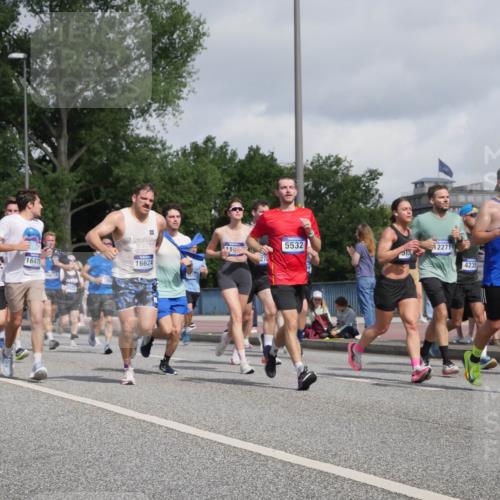 29.06.2025 - hella hamburg halbmarathon Luisa Fischer http://msf.ph/oto/8464849 29.06.2025 09:56:29 Kennedybrücke 16475, 14619, 8023, 11, 5532, 12271, 16624, 270, 4235, 1466, 1466, 1902, 2270, 2516, 2937, 3414, 3852, 4140, 4235, 4247, 5115, 5362, 5460, 5528, 5532, 5650, 7167, 7385, 8023, 9965, 10792 meine-sportfotos.de