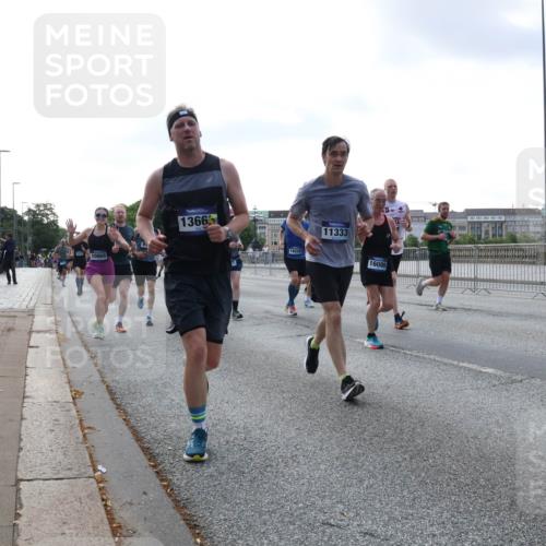 29.06.2025 - hella hamburg halbmarathon Lena Gebhardt http://msf.ph/oto/8464859 29.06.2025 09:55:06 Lombardsbrücke 10868, 1366, 18228, 11333, 15, 16086, 1200, 1683, 1696, 1817, 2207, 2222, 2274, 2287, 2367, 2411, 2592, 2596, 2816, 2955, 3208, 3209, 3258, 3435, 3747, 4093, 4121, 4189, 4832, 5102, 5399, 5447, 5638, 5705, 5884, 6027, 6158, 6290, 6389, 6662, 6723, 6836, 6923, 6938, 6978, 6991, 7052, 7335, 7659, 7908, 8117, 8371, 8437, 8482, 8487, 8657, 8693, 8889, 8916, 8981, 9031, 9038, 9051, 9093, 9159, 9476, 9661, 9710, 9869, 9924, 9931, 11333 meine-sportfotos.de