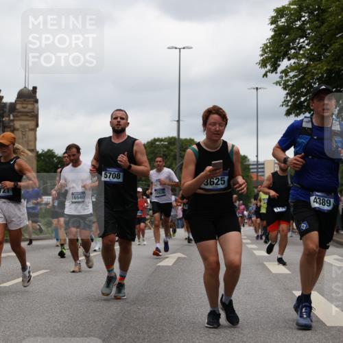 29.06.2025 - hella hamburg halbmarathon Yannick Fuchs http://msf.ph/oto/8464875 29.06.2025 10:57:06 20KM 1126, 1420, 1427, 1531, 1881, 2447, 2582, 2683, 2911, 3182, 3248, 3625, 4389, 4538, 4665, 5058, 5511, 5653, 5708, 5763, 6142, 6966, 7453, 8068, 8176, 8469, 8478, 8721, 9306, 9554, 9899, 11310, 11402, 12004, 12571, 12836, 12978, 13551, 13739, 13874, 13939, 14677, 14917, 15137, 16371, 16420, 16478, 16540, 17045, 17119, 17757, 17818, 17890, 18359, 18452, 18999, 19241 meine-sportfotos.de