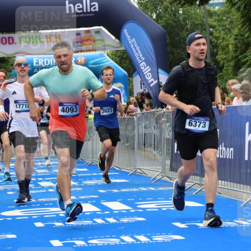 29.06.2025 - hella hamburg halbmarathon Strokosch-Dieckow http://msf.ph/oto/8464912 29.06.2025 10:47:09 Ziel 1460, 2623, 4093, 5472, 6134, 6373, 6700, 6716, 7480, 7908, 9794, 10208, 10211, 12579, 13007, 13672, 15684, 16286, 17718, 17915, 18856 meine-sportfotos.de