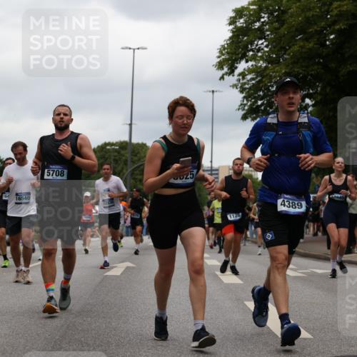 29.06.2025 - hella hamburg halbmarathon Yannick Fuchs http://msf.ph/oto/8464913 29.06.2025 10:57:06 20KM 1126, 1420, 1427, 1531, 1881, 2447, 2582, 2683, 2911, 3182, 3248, 3625, 4389, 4538, 4665, 5058, 5511, 5653, 5708, 5763, 6142, 6966, 7453, 8068, 8176, 8469, 8478, 8721, 9306, 9554, 9899, 11310, 11402, 12004, 12571, 12836, 12978, 13551, 13739, 13874, 13939, 14677, 14917, 15137, 16371, 16420, 16478, 16540, 17045, 17119, 17757, 17818, 17890, 18359, 18452, 18999, 19241 meine-sportfotos.de