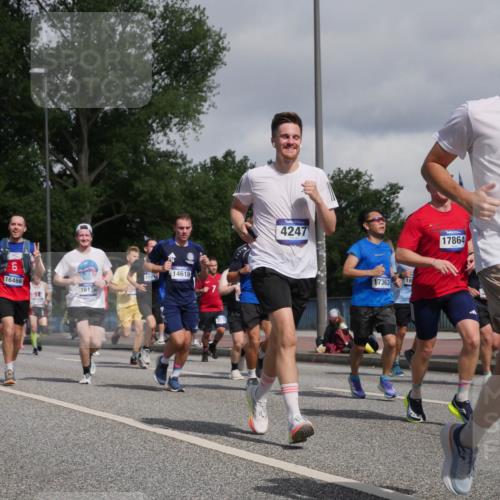29.06.2025 - hella hamburg halbmarathon Luisa Fischer http://msf.ph/oto/8464916 29.06.2025 09:56:32 Kennedybrücke 4140, 6, 16466, 16136, 156, 14618, 4247, 17363, 18, 17864, 16475, 1424, 1466, 1902, 2270, 2516, 3852, 4140, 4235, 4237, 4247, 5115, 5528, 5532, 5650, 7385, 8023, 8269, 8928, 10792 meine-sportfotos.de