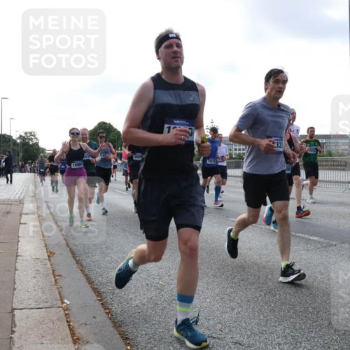 29.06.2025 - hella hamburg halbmarathon Lena Gebhardt http://msf.ph/oto/8464929 29.06.2025 09:55:07 Lombardsbrücke 10868, 5430, 15, 986, 12, 18228, 333, 7659, 086, 1200, 1683, 1696, 1817, 2207, 2222, 2274, 2287, 2367, 2411, 2592, 2596, 2816, 2955, 3208, 3209, 3258, 3435, 3747, 4093, 4121, 4189, 4832, 5102, 5399, 5447, 5638, 5705, 5884, 6027, 6158, 6290, 6389, 6662, 6723, 6836, 6923, 6938, 6978, 6991, 7052, 7335, 7659, 7908, 8117, 8371, 8437, 8482, 8487, 8657, 8693, 8889, 8916, 8981, 9031, 9038, 9051, 9093, 9159, 9476, 9661, 9710, 9869, 9924, 9931, 11333 meine-sportfotos.de