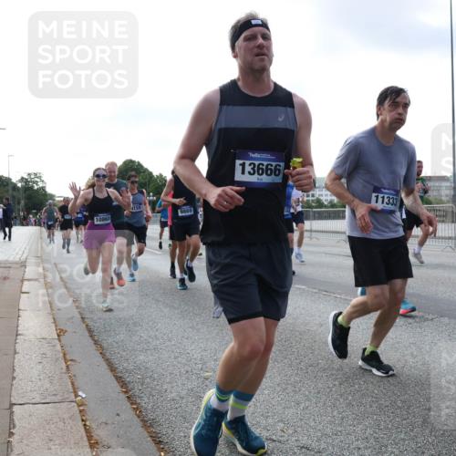 29.06.2025 - hella hamburg halbmarathon Lena Gebhardt http://msf.ph/oto/8464955 29.06.2025 09:55:07 Lombardsbrücke 10868, 159, 9869, 13666, 11333, 1200, 1683, 1696, 1817, 2207, 2222, 2274, 2287, 2367, 2411, 2592, 2596, 2816, 2955, 3208, 3209, 3258, 3435, 3747, 4093, 4121, 4189, 4832, 5102, 5399, 5447, 5638, 5705, 5884, 6027, 6158, 6290, 6389, 6662, 6723, 6836, 6923, 6938, 6978, 6991, 7052, 7335, 7659, 7908, 8117, 8371, 8437, 8482, 8487, 8657, 8693, 8889, 8916, 8981, 9031, 9038, 9051, 9093, 9159, 9476, 9661, 9710, 9869, 9924, 9931, 11333 meine-sportfotos.de