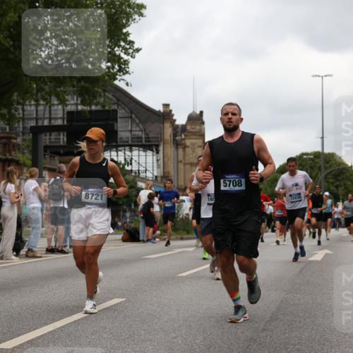 29.06.2025 - hella hamburg halbmarathon Yannick Fuchs http://msf.ph/oto/8464974 29.06.2025 10:57:07 20KM 1126, 1420, 1427, 1881, 2424, 2447, 2582, 2683, 2911, 3182, 3248, 3625, 4389, 4538, 4665, 5058, 5511, 5653, 5708, 5763, 6142, 6966, 7453, 8068, 8176, 8469, 8478, 8721, 9306, 9554, 9899, 10128, 11310, 11402, 12004, 12571, 12836, 12978, 13551, 13739, 13874, 13939, 14677, 14917, 15137, 16371, 16420, 16478, 16540, 17045, 17757, 17818, 17890, 18355, 18359, 18452, 18999, 19241 meine-sportfotos.de