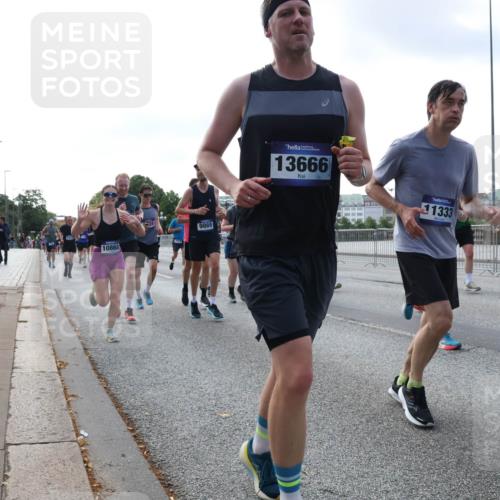 29.06.2025 - hella hamburg halbmarathon Lena Gebhardt http://msf.ph/oto/8464979 29.06.2025 09:55:07 Lombardsbrücke 10868, 39, 325, 9869, 13666, 11333, 1200, 1683, 1696, 1817, 2207, 2222, 2274, 2287, 2367, 2411, 2592, 2596, 2816, 2955, 3208, 3209, 3258, 3435, 3747, 4093, 4121, 4189, 4832, 5102, 5399, 5447, 5638, 5705, 5884, 6027, 6158, 6290, 6389, 6662, 6723, 6836, 6923, 6938, 6978, 6991, 7052, 7335, 7659, 7908, 8117, 8371, 8437, 8482, 8487, 8657, 8693, 8889, 8916, 8981, 9031, 9038, 9051, 9093, 9159, 9476, 9661, 9710, 9869, 9924, 9931, 11333 meine-sportfotos.de