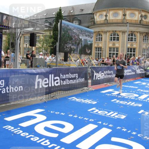 29.06.2025 - hella hamburg halbmarathon Michael Strokosch http://msf.ph/oto/8465028 29.06.2025 10:33:47 Ziel 1396, 1743, 2228, 2243, 2746, 4246, 5193, 12595, 13771, 14310, 14466, 16755 meine-sportfotos.de