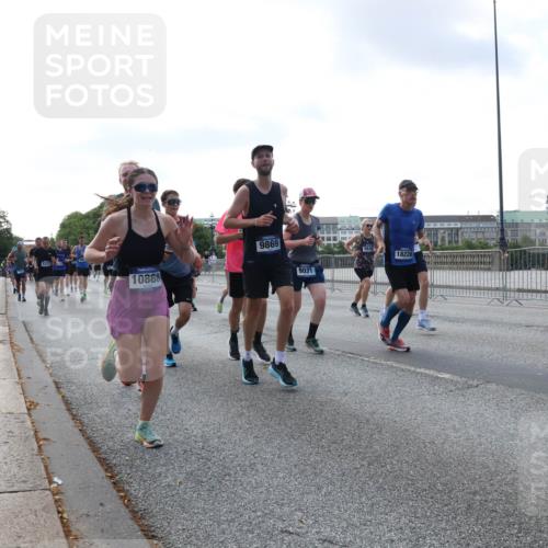 29.06.2025 - hella hamburg halbmarathon Lena Gebhardt http://msf.ph/oto/8465063 29.06.2025 09:55:07 Lombardsbrücke 371, 10868, 9869, 9031, 18228, 1200, 1683, 1696, 1817, 2207, 2222, 2274, 2287, 2367, 2411, 2592, 2596, 2816, 2955, 3208, 3209, 3258, 3435, 3747, 4093, 4121, 4189, 4832, 5102, 5399, 5447, 5638, 5705, 5884, 6027, 6158, 6290, 6389, 6662, 6723, 6836, 6923, 6938, 6978, 6991, 7052, 7335, 7659, 7908, 8117, 8371, 8437, 8482, 8487, 8657, 8693, 8889, 8916, 8981, 9031, 9038, 9051, 9093, 9159, 9476, 9661, 9710, 9869, 9924, 9931, 11333 meine-sportfotos.de