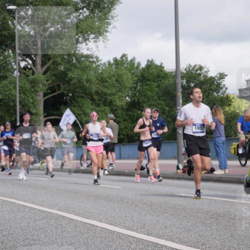 29.06.2025 - hella hamburg halbmarathon Luisa Fischer http://msf.ph/oto/8465066 29.06.2025 09:56:37 Kennedybrücke 1184, 8928, 8269, 14415, 1902, 11936, 1424, 1902, 2516, 3785, 4140, 4237, 5528, 8023, 8269, 8928, 9105, 9482, 10792 meine-sportfotos.de
