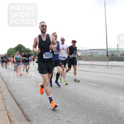 29.06.2025 - hella hamburg halbmarathon Lena Gebhardt http://msf.ph/oto/8465101 29.06.2025 10:32:22 Lombardsbrücke 16310, 8787, 3022, 9206, 9125, 14494, 377, 1199, 1311, 1640, 1987, 2349, 2384, 2943, 3022, 3221, 3239, 3358, 3365, 3653, 3670, 3707, 3752, 3778, 3822, 4314, 4365, 4605, 4857, 4924, 5156, 5496, 5601, 5658, 5743, 5783, 5871, 5941, 6218, 6228, 6252, 6312, 6315, 6718, 6727, 7135, 7239, 7295, 7308, 7309, 7344, 7468, 7531, 7535, 7570, 7633, 7695, 7702, 7749, 7789, 7816, 8124, 8127, 8175, 8303, 8538, 8625, 8787, 8840, 8914, 8993, 9010, 9125, 9206, 10002, 10048 meine-sportfotos.de