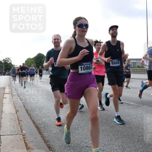 29.06.2025 - hella hamburg halbmarathon Lena Gebhardt http://msf.ph/oto/8465161 29.06.2025 09:55:08 Lombardsbrücke 10868, 9869, 18228, 1200, 1683, 1696, 1706, 1817, 2207, 2222, 2274, 2287, 2367, 2411, 2592, 2596, 2816, 2955, 3208, 3209, 3258, 3435, 3747, 4093, 4121, 4189, 4832, 5102, 5399, 5447, 5638, 5705, 5884, 6027, 6158, 6290, 6389, 6662, 6723, 6836, 6923, 6938, 6978, 6991, 7052, 7335, 7659, 7908, 8117, 8371, 8437, 8482, 8487, 8657, 8693, 8889, 8981, 9031, 9038, 9051, 9093, 9159, 9476, 9661, 9710, 9869, 9931, 11333 meine-sportfotos.de