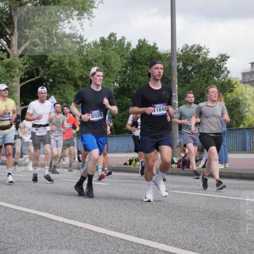 29.06.2025 - hella hamburg halbmarathon Luisa Fischer http://msf.ph/oto/8465162 29.06.2025 09:56:40 Kennedybrücke 15026, 724, 12, 13554, 9482, 8928, 11848, 423, 1424, 1902, 2098, 2823, 3785, 4237, 6831, 8269, 8928, 9105, 9482 meine-sportfotos.de