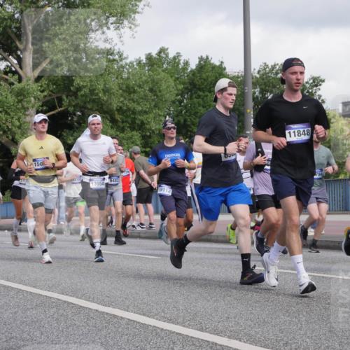 29.06.2025 - hella hamburg halbmarathon Luisa Fischer http://msf.ph/oto/8465172 29.06.2025 09:56:41 Kennedybrücke 12679, 147, 150, 1270, 9482, 13554, 24, 19112, 11848, 784, 1424, 1902, 2098, 2823, 3785, 4183, 4237, 6831, 8269, 8743, 8928, 9105, 9482, 9815 meine-sportfotos.de