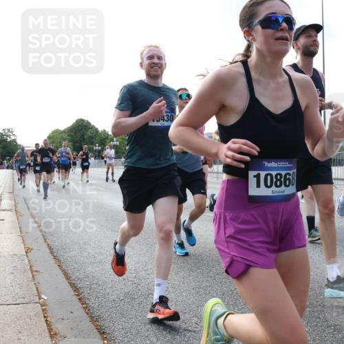 29.06.2025 - hella hamburg halbmarathon Lena Gebhardt http://msf.ph/oto/8465195 29.06.2025 09:55:08 Lombardsbrücke 8371, 430, 10868, 18228, 1200, 1683, 1696, 1706, 1817, 2207, 2222, 2274, 2287, 2367, 2411, 2592, 2596, 2816, 2955, 3208, 3209, 3258, 3435, 3747, 4093, 4121, 4189, 4832, 5102, 5399, 5447, 5638, 5705, 5884, 6027, 6158, 6290, 6389, 6662, 6723, 6836, 6923, 6938, 6978, 6991, 7052, 7335, 7659, 7908, 8117, 8371, 8437, 8482, 8487, 8657, 8693, 8889, 8981, 9031, 9038, 9051, 9093, 9159, 9476, 9661, 9710, 9869, 9931, 11333 meine-sportfotos.de
