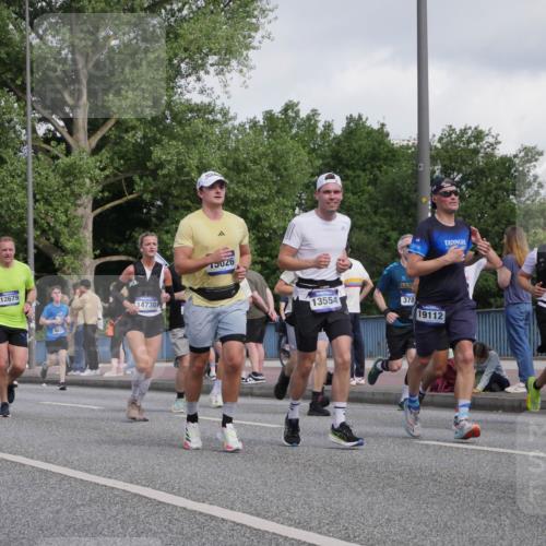 29.06.2025 - hella hamburg halbmarathon Luisa Fischer http://msf.ph/oto/8465197 29.06.2025 09:56:42 Kennedybrücke 16314, 12679, 6831, 14730, 15026, 13554, 378, 19112, 9105, 1424, 1476, 2098, 2823, 3785, 4183, 4237, 6831, 8269, 8743, 8928, 9105, 9482, 9815 meine-sportfotos.de
