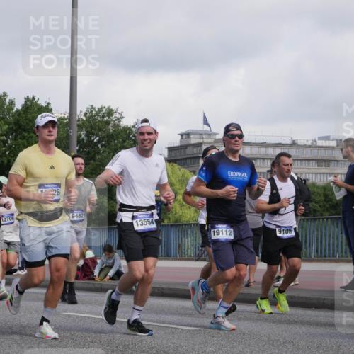 29.06.2025 - hella hamburg halbmarathon Luisa Fischer http://msf.ph/oto/8465244 29.06.2025 09:56:43 Kennedybrücke 14730, 12084, 12706, 26, 9482, 13554, 15, 18790, 19112, 9105, 1424, 1476, 2098, 2188, 2823, 3477, 3785, 4183, 4185, 4237, 6831, 8269, 8743, 8928, 9105, 9482, 9815 meine-sportfotos.de