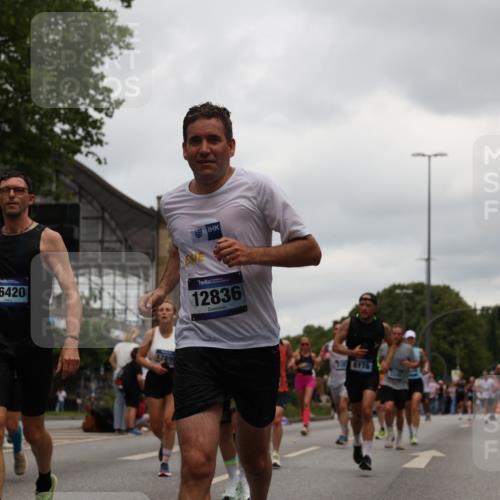 29.06.2025 - hella hamburg halbmarathon Yannick Fuchs http://msf.ph/oto/8465270 29.06.2025 10:57:09 20KM 1126, 1420, 1427, 1881, 2424, 2582, 2683, 3182, 3248, 3625, 4389, 4538, 4665, 5058, 5511, 5653, 5708, 5734, 5763, 6142, 6631, 6966, 7453, 8176, 8469, 8478, 8721, 8822, 9124, 9306, 9554, 9899, 10128, 11310, 11402, 12004, 12571, 12836, 12978, 13528, 13551, 13739, 13939, 14917, 15137, 16371, 16420, 16478, 16540, 17045, 17757, 17818, 17890, 18028, 18355, 18359, 18452, 18999, 19241 meine-sportfotos.de