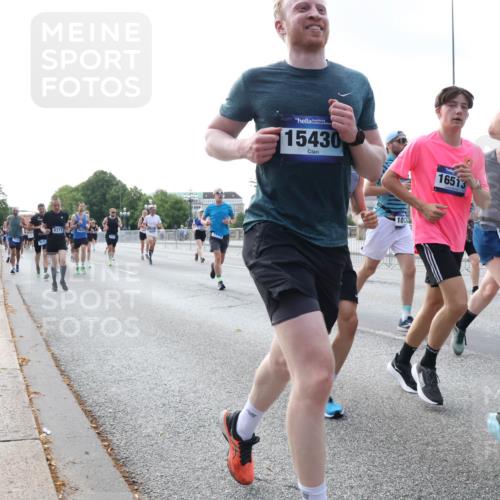29.06.2025 - hella hamburg halbmarathon Lena Gebhardt http://msf.ph/oto/8465327 29.06.2025 09:55:08 Lombardsbrücke 8371, 15430, 10, 16513, 031, 1200, 1683, 1696, 1706, 1817, 2207, 2222, 2274, 2287, 2367, 2411, 2592, 2596, 2816, 2955, 3208, 3209, 3258, 3435, 3747, 4093, 4121, 4189, 4832, 5102, 5399, 5447, 5638, 5705, 5884, 6027, 6158, 6290, 6389, 6662, 6723, 6836, 6923, 6938, 6978, 6991, 7052, 7335, 7659, 7908, 8117, 8371, 8437, 8482, 8487, 8657, 8693, 8889, 8981, 9031, 9038, 9051, 9093, 9159, 9476, 9661, 9710, 9869, 9931, 11333 meine-sportfotos.de