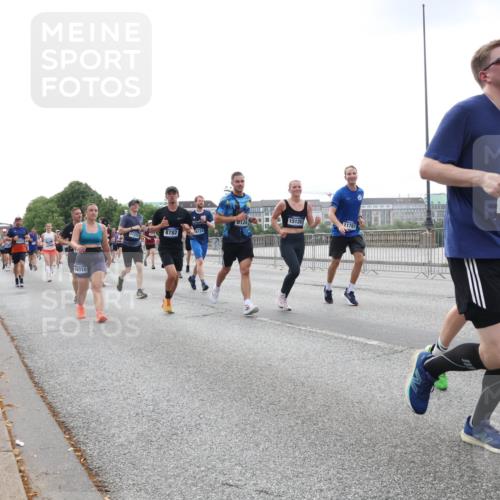 29.06.2025 - hella hamburg halbmarathon Lena Gebhardt http://msf.ph/oto/8465354 29.06.2025 10:32:23 Lombardsbrücke 16310, 0124, 15120, 11787, 11225, 8787, 920, 25, 14494, 8, 1199, 1311, 1640, 1987, 2349, 2384, 2943, 3022, 3221, 3358, 3365, 3653, 3670, 3707, 3752, 3778, 3822, 4314, 4365, 4605, 4857, 4924, 5156, 5496, 5601, 5658, 5743, 5783, 5871, 5941, 6218, 6228, 6252, 6312, 6315, 7135, 7239, 7295, 7308, 7309, 7344, 7468, 7531, 7535, 7570, 7633, 7695, 7702, 7749, 7750, 7789, 7816, 8124, 8127, 8175, 8303, 8538, 8625, 8787, 8840, 8914, 8993, 9010, 9125, 9206, 10002, 10048 meine-sportfotos.de