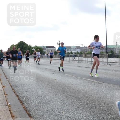 29.06.2025 - hella hamburg halbmarathon Lena Gebhardt http://msf.ph/oto/8465401 29.06.2025 09:55:09 Lombardsbrücke 9032, 8371, 8437, 1200, 1683, 1696, 1706, 2207, 2222, 2274, 2287, 2367, 2411, 2592, 2596, 2816, 2955, 3208, 3209, 3258, 3435, 3747, 4093, 4121, 4189, 4832, 5102, 5399, 5447, 5638, 5705, 5708, 5884, 6027, 6158, 6290, 6389, 6662, 6723, 6836, 6923, 6938, 6978, 6991, 7052, 7312, 7335, 7659, 7908, 8117, 8371, 8437, 8482, 8487, 8657, 8693, 8889, 8981, 9031, 9038, 9051, 9093, 9159, 9476, 9661, 9710, 9869, 9931, 11333 meine-sportfotos.de